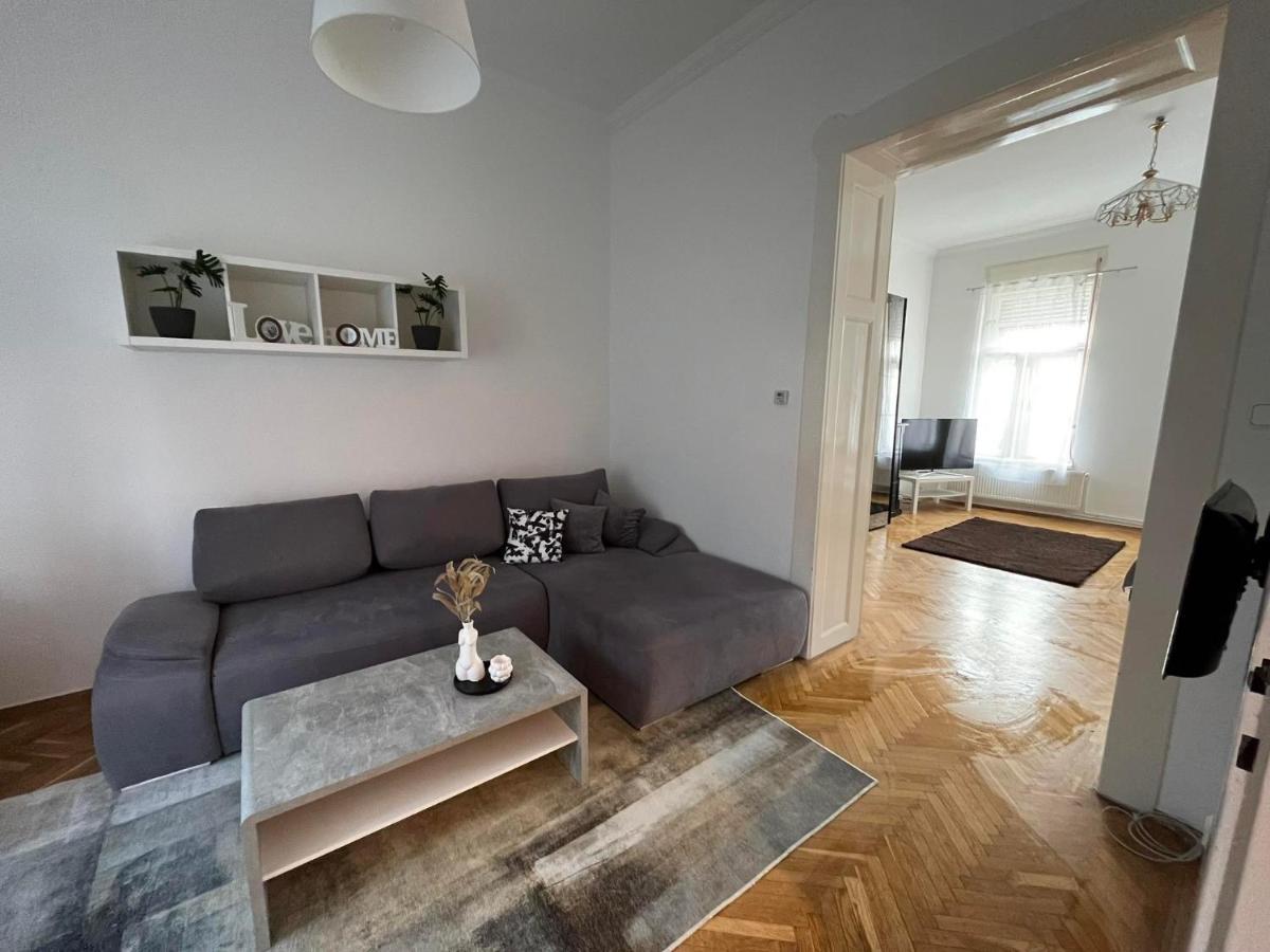 Szeged Apartman Esterno foto